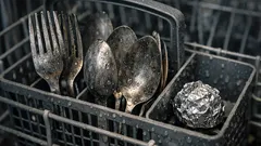 Slik får du blankt bestikk igjen etter oppvaskmaskinen